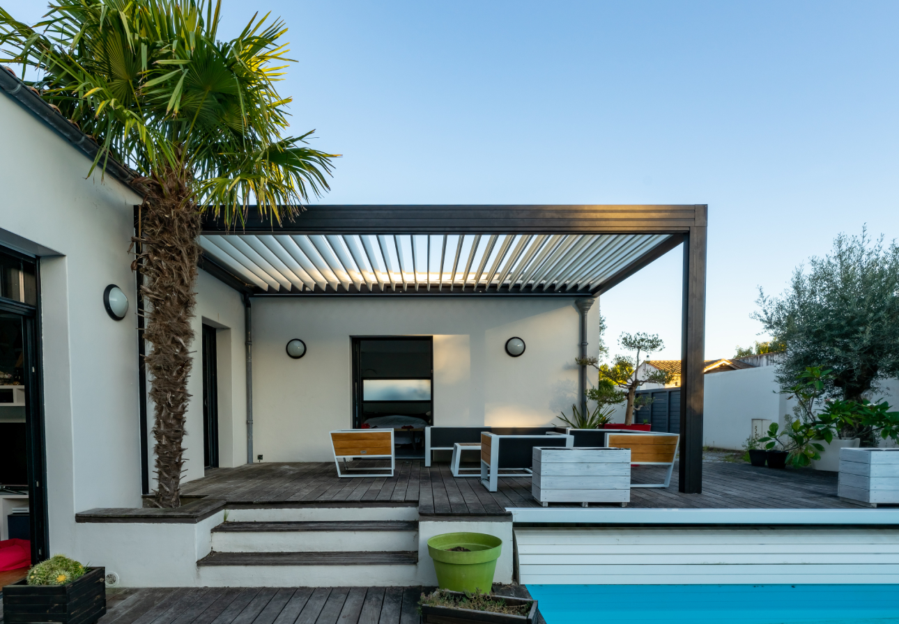 Pergola au bord d'une piscine Annecy
